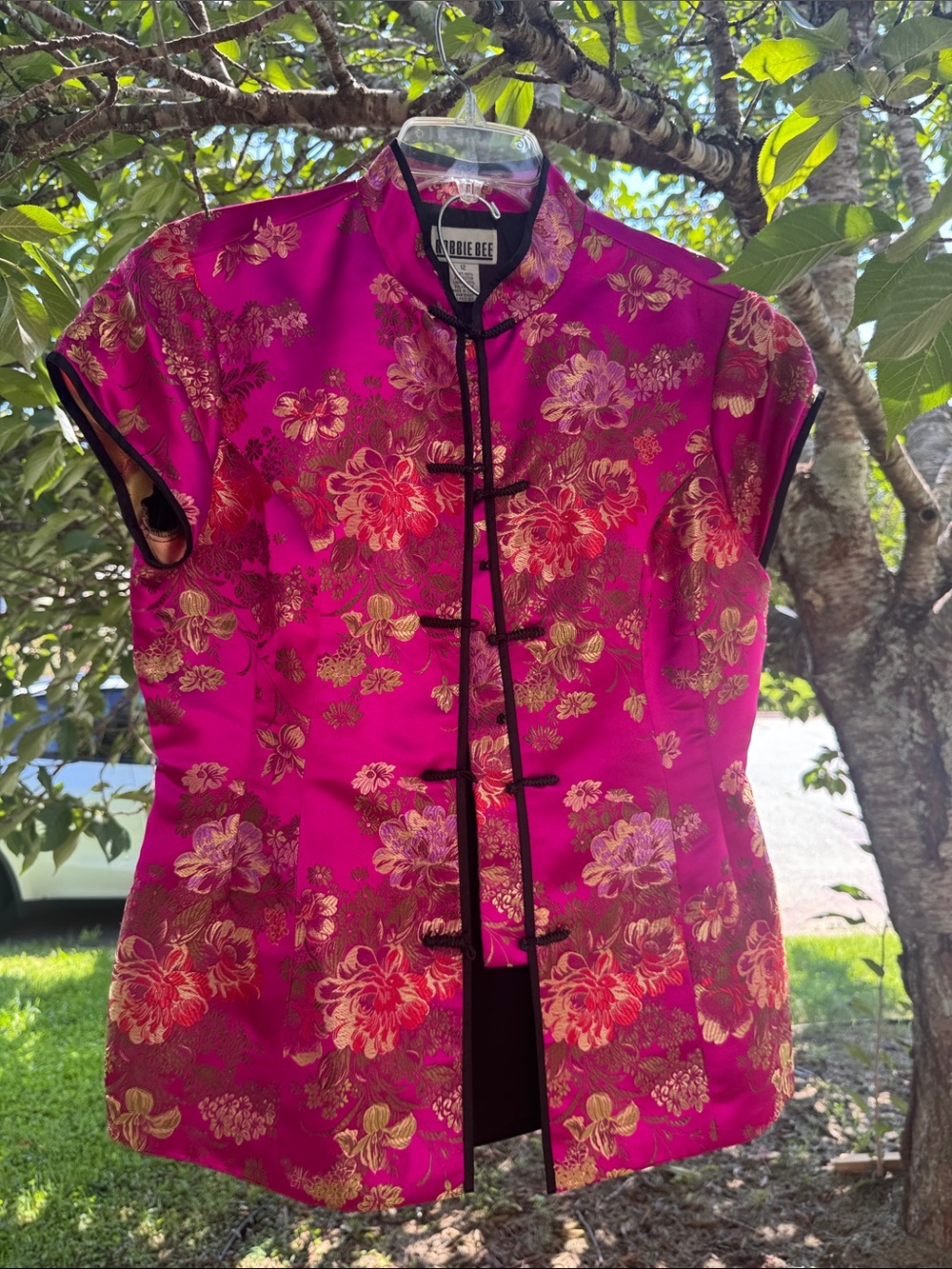 Robbie Bee Fuchsia Pink Floral Brocade Jacket with Gold Embroidery